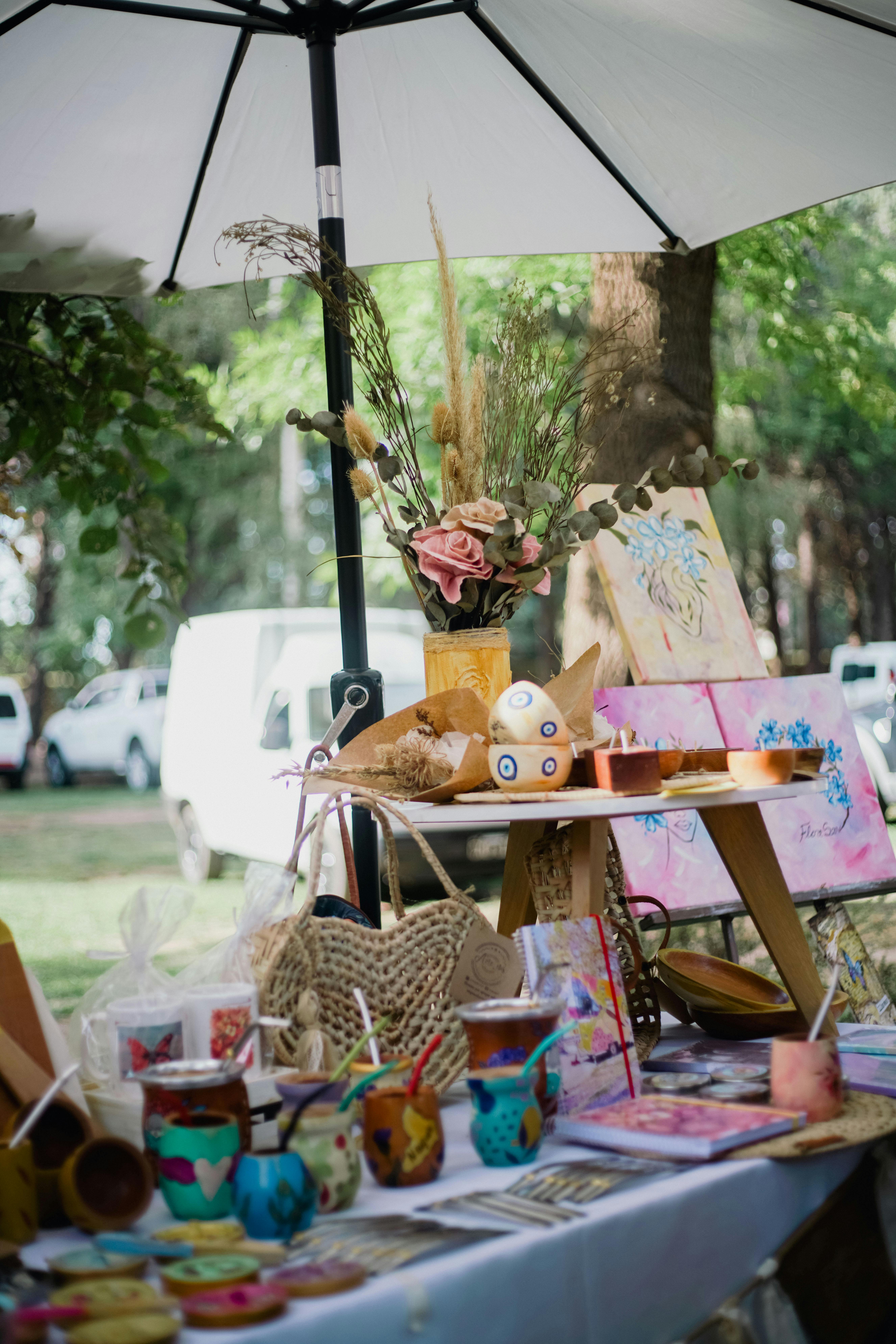 Outdoor artisan vendor display